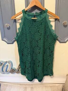 Berryou Green Sleeveless Lace Halter Tank Top